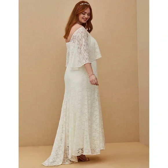 Torrid Women’s Plus Size Ivory Lace Capelet Wedding Dress Size 16 - Picture 2 of 12